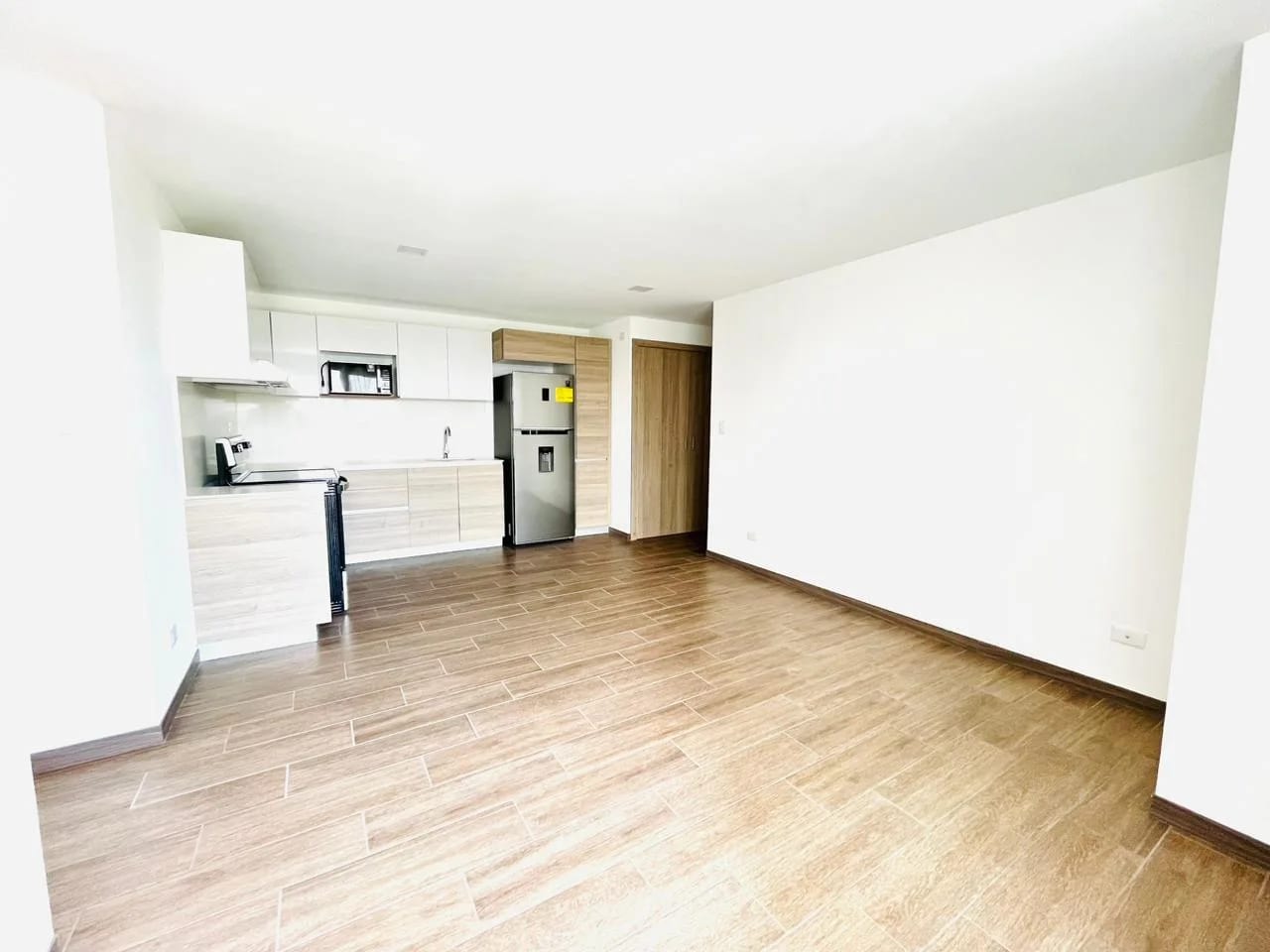 Apartamento de 3 dormitorios con excelente ubicación, en zona 12 — Apartamento en Alquiler en Zona 12, Guatemala, Ciudad — foto 1 de 15