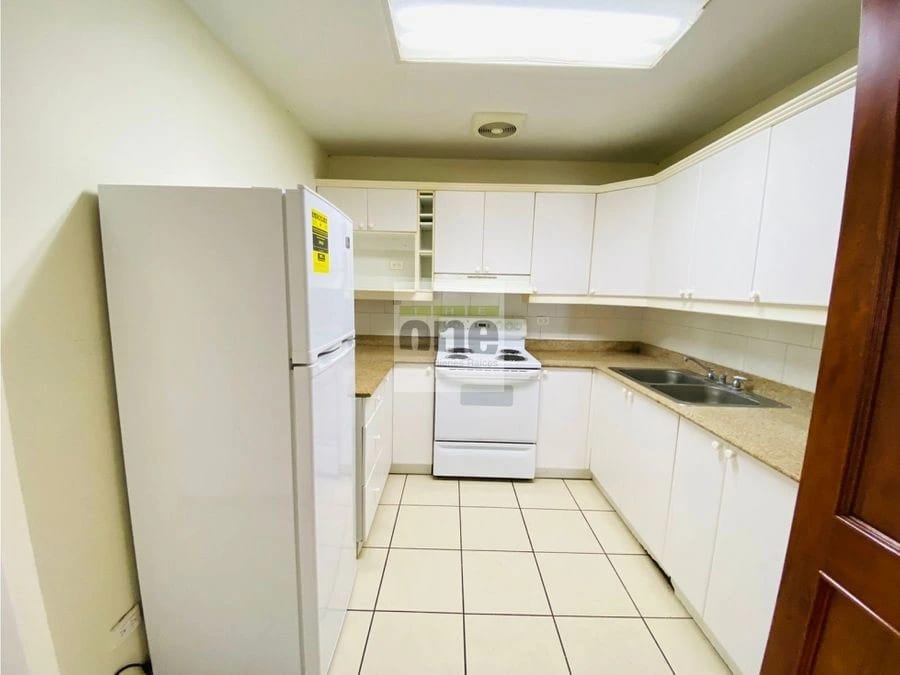 Apartamento de 2 dormitorios con 120 mts. en zona 10 — Apartamento en Alquiler en Zona 10, Guatemala, Ciudad — foto 9 de 13