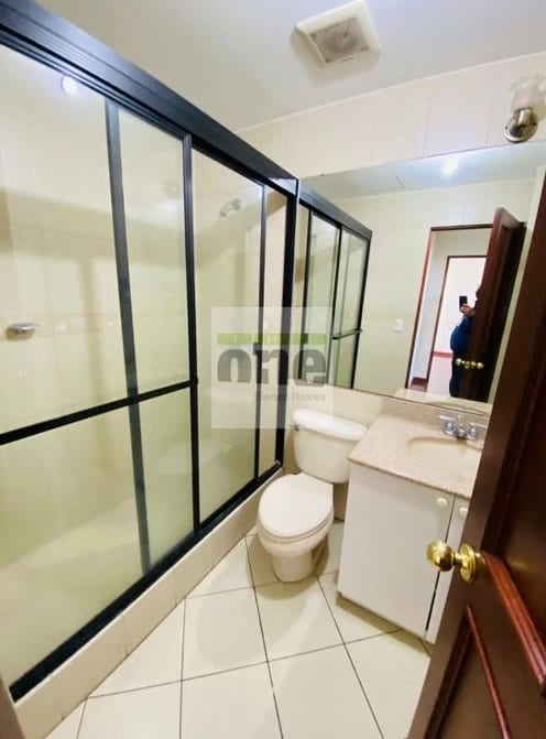 Apartamento de 2 dormitorios con 120 mts. en zona 10 — Apartamento en Alquiler en Zona 10, Guatemala, Ciudad — foto 10 de 13