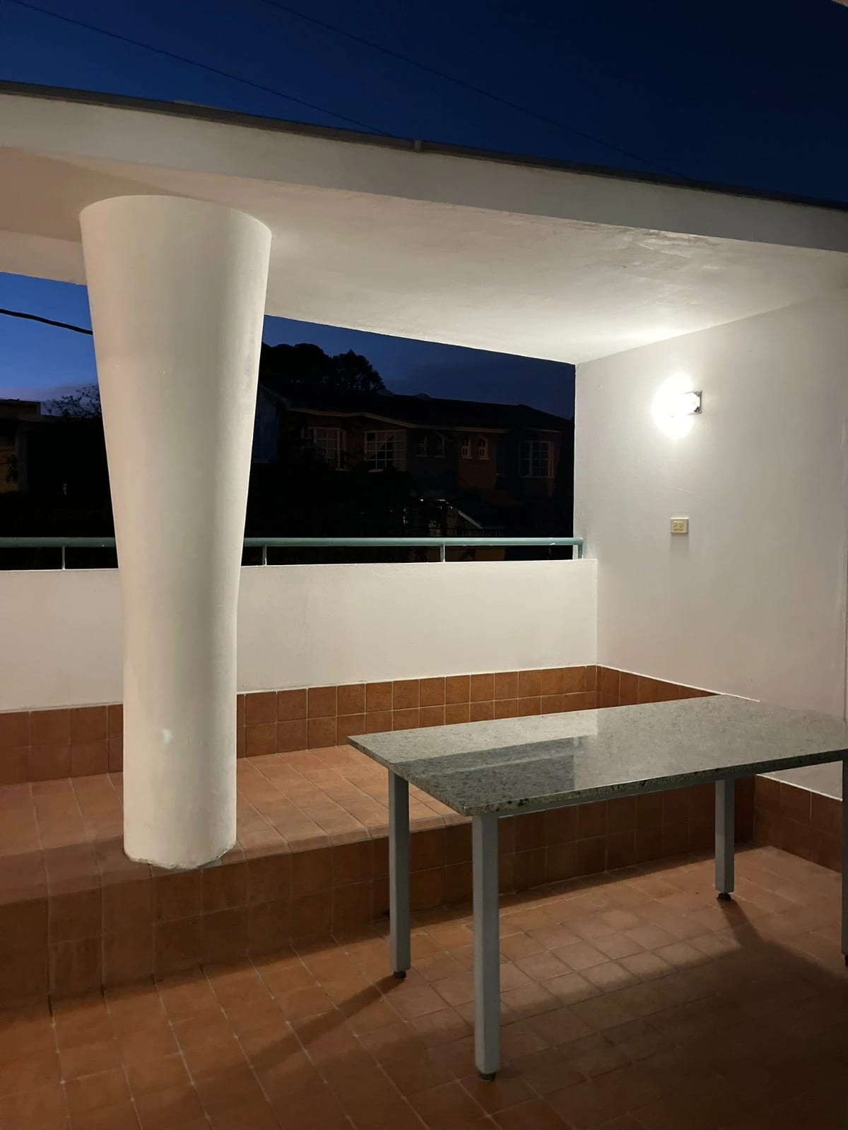 Apartamento de 1 dormitorio con linda terraza en Zona 10 Oakland — Apartamento en Alquiler en Zona 10, Guatemala, Ciudad — foto 4 de 7