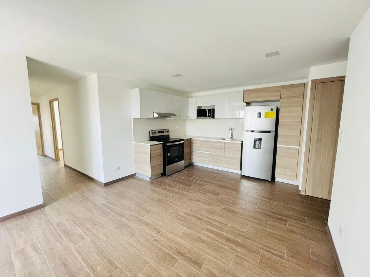 Lindo apartamento de 3 dormitorios en zona 12 — Apartamento en Alquiler en Zona 12, Guatemala, Ciudad — foto 1 de 15