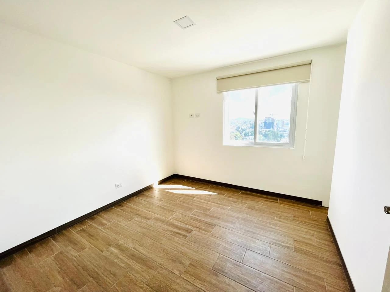 Apartamento con excelente ubicación en zona 12 — Apartamento en Alquiler en Zona 12, Guatemala, Ciudad — foto 4 de 15