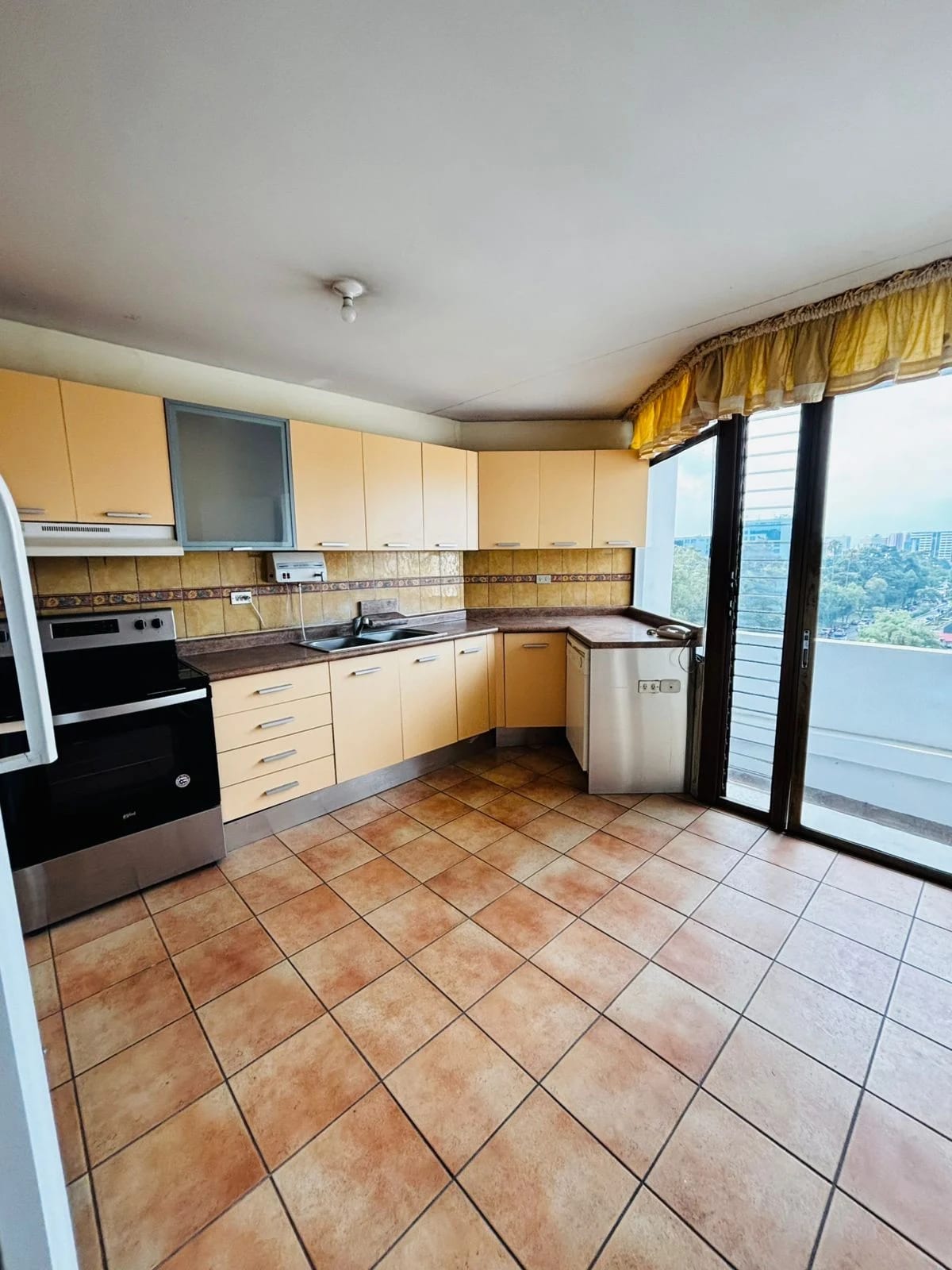 Apartamento en Avenida Reforma muy amplio ZONA 10 — Apartamento en Alquiler en Zona 10, Guatemala, Ciudad — foto 17 de 17