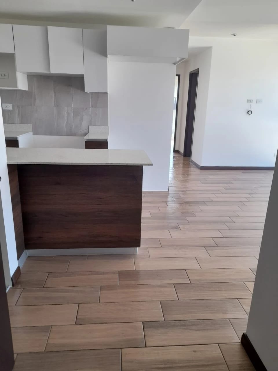 Apartamento en Venta - Nivel Alto - Torre Asunción Sur Zona 5 — Apartamento en Venta en Zona 5, Guatemala, Ciudad — foto 2 de 17
