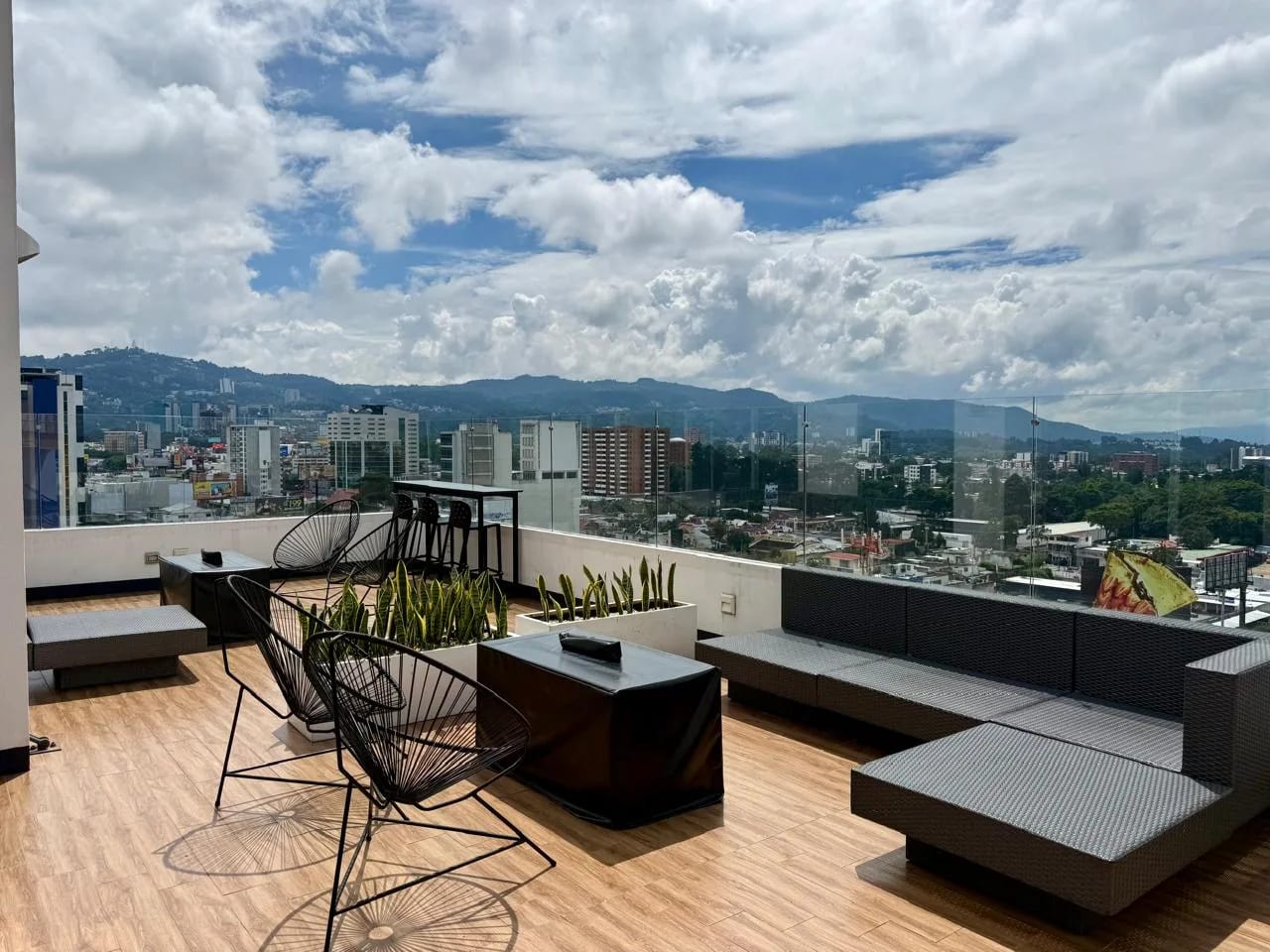 APARTAMENTO AMUEBLADO EN VENTA EN ZONA 10 CITY HAUS — Apartamento en Venta en City Haus, Zona 10, Guatemala, Ciudad — foto 1 de 17