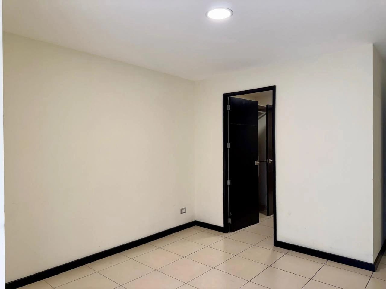 APARTAMENTO EN RENTA EN ZONA 11 EDIFICIO MIRGE — Apartamento en Alquiler en Mirage las charcas, Zona 11, Guatemala, Ciudad — foto 6 de 17