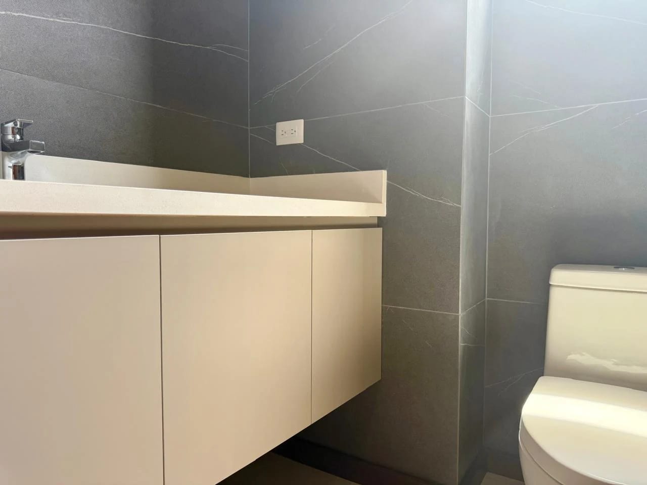 APARTAMENTO EN RENTA EN EXLUSIVO EDIFICIO DE ZONA 14 — Apartamento en Alquiler en Zona 14, Guatemala, Ciudad — foto 11 de 17