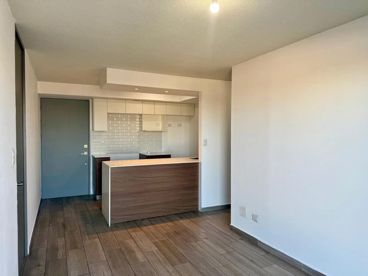Apartamento Amueblado y Equipado en Venta — Apartamento en Venta en Aralia Mariscal, Zona 11, Guatemala, Ciudad — foto 2 de 17