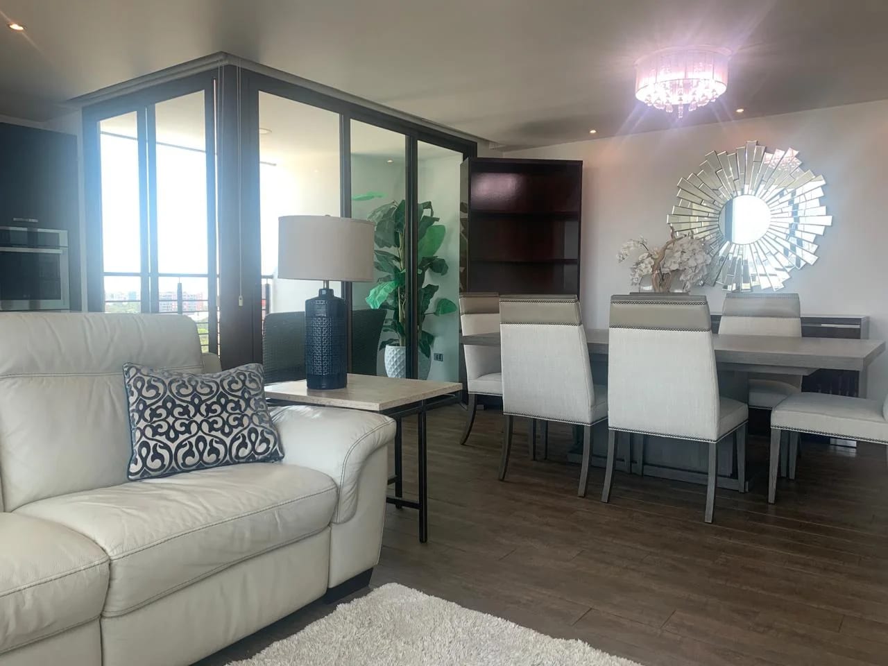 PRECIOSO APARTAMENTO AMUEBLADO EN URBANA Z 10 — Apartamento en Alquiler en Urbana, Zona 10, Guatemala, Ciudad — foto 3 de 17