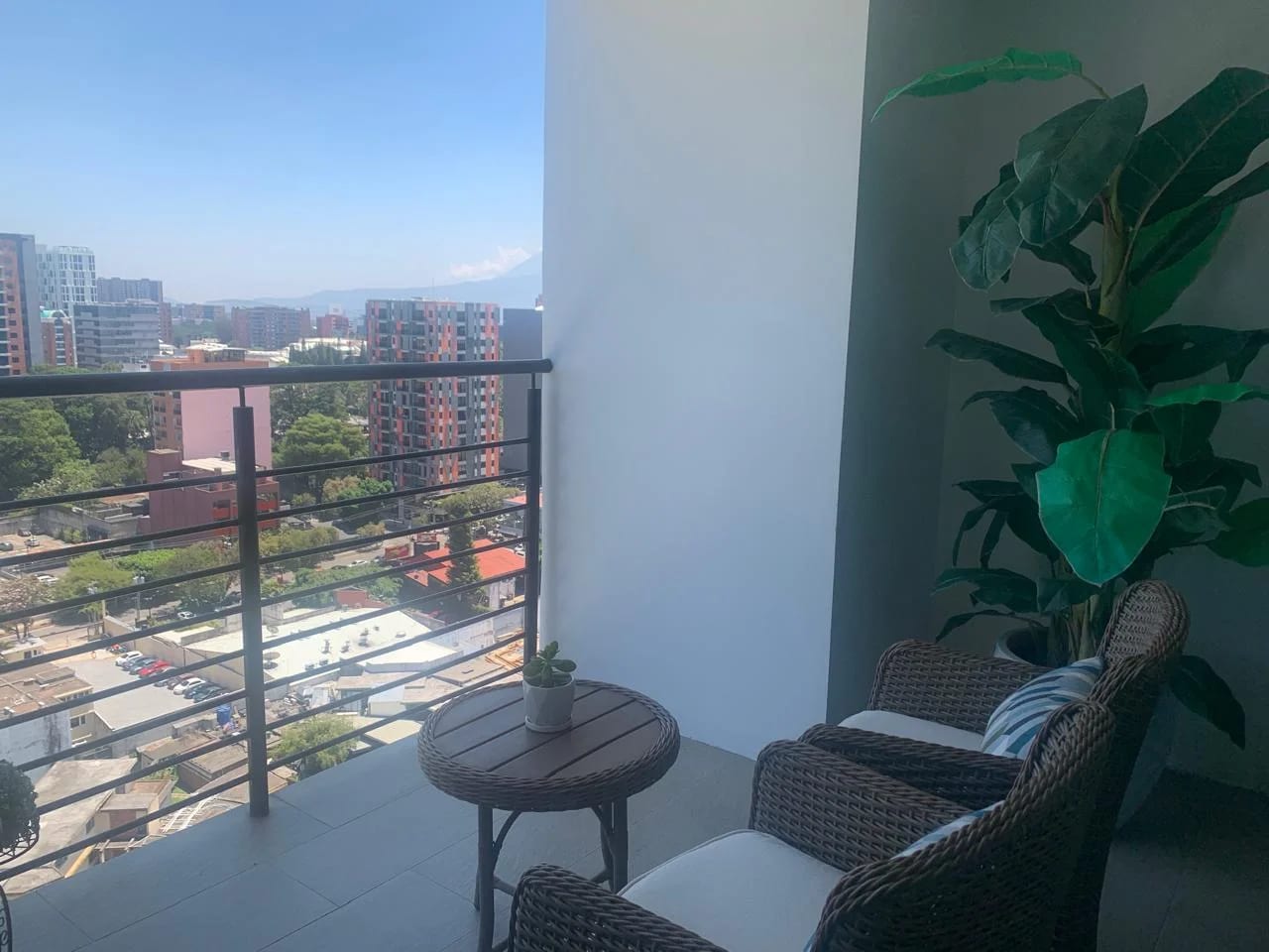 PRECIOSO APARTAMENTO AMUEBLADO EN URBANA Z 10 — Apartamento en Alquiler en Urbana, Zona 10, Guatemala, Ciudad — foto 6 de 17