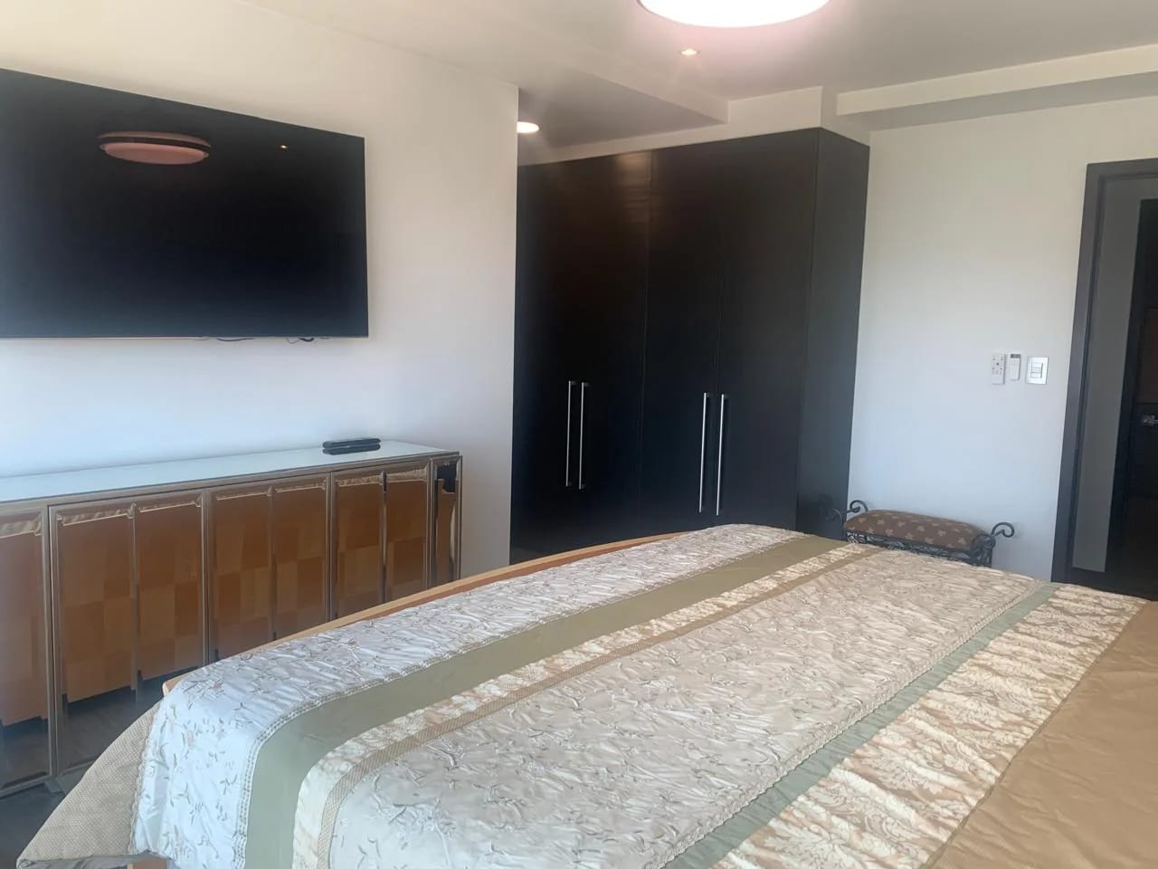 PRECIOSO APARTAMENTO AMUEBLADO EN URBANA Z 10 — Apartamento en Alquiler en Urbana, Zona 10, Guatemala, Ciudad — foto 11 de 17