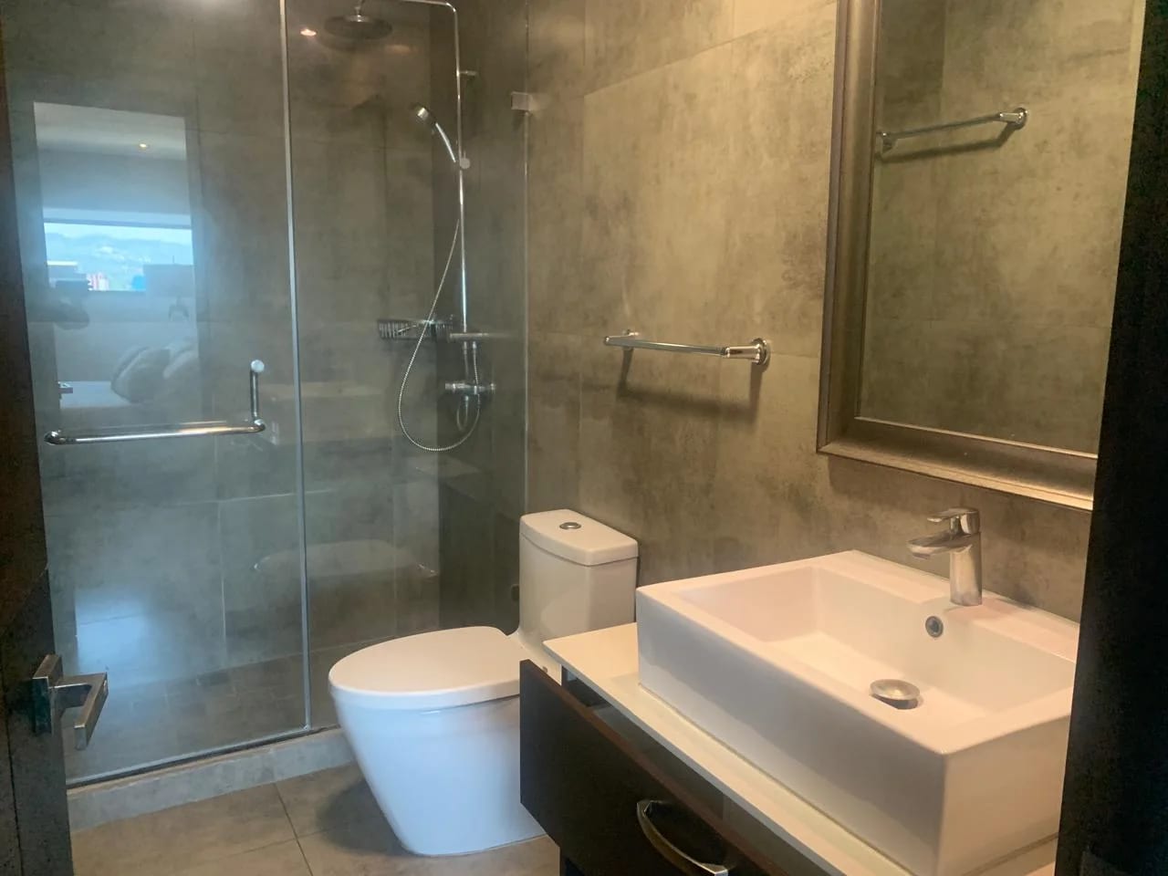 PRECIOSO APARTAMENTO AMUEBLADO EN URBANA Z 10 — Apartamento en Alquiler en Urbana, Zona 10, Guatemala, Ciudad — foto 13 de 17