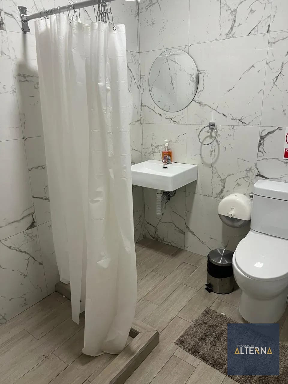 Aparta-estudio Amueblado en Renta en Zona 10 — Apartamento en Alquiler en Zona 10, Guatemala, Ciudad — foto 1 de 4