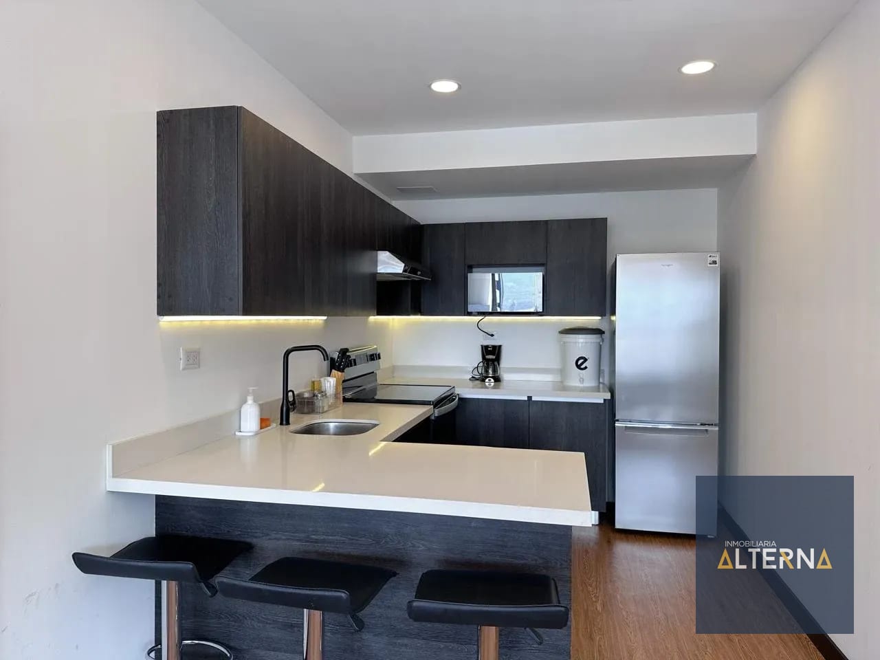Lindo Apartamento Amueblado tipo eficiente en Renta en Zona 10 — Apartamento en Alquiler en Zona 10, Guatemala, Ciudad — foto 4 de 10