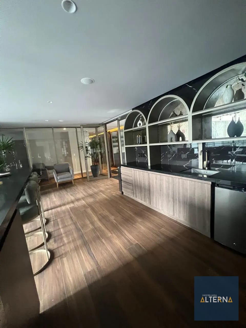 Apartamento en renta en el mejor sector de zona 10 EDIFICIO ATARAH — Apartamento en Alquiler en Zona 10, Guatemala, Ciudad — foto 1 de 13