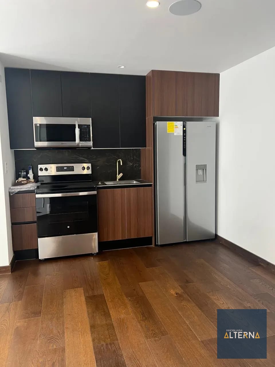 Apartamento en renta en el mejor sector de zona 10 EDIFICIO ATARAH — Apartamento en Alquiler en Zona 10, Guatemala, Ciudad — foto 2 de 13