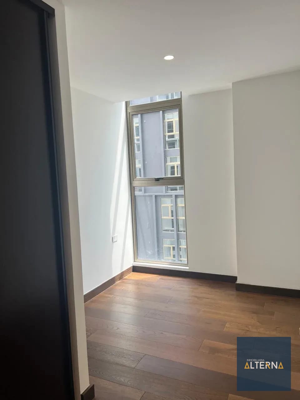 Apartamento en renta en el mejor sector de zona 10 EDIFICIO ATARAH — Apartamento en Alquiler en Zona 10, Guatemala, Ciudad — foto 12 de 13