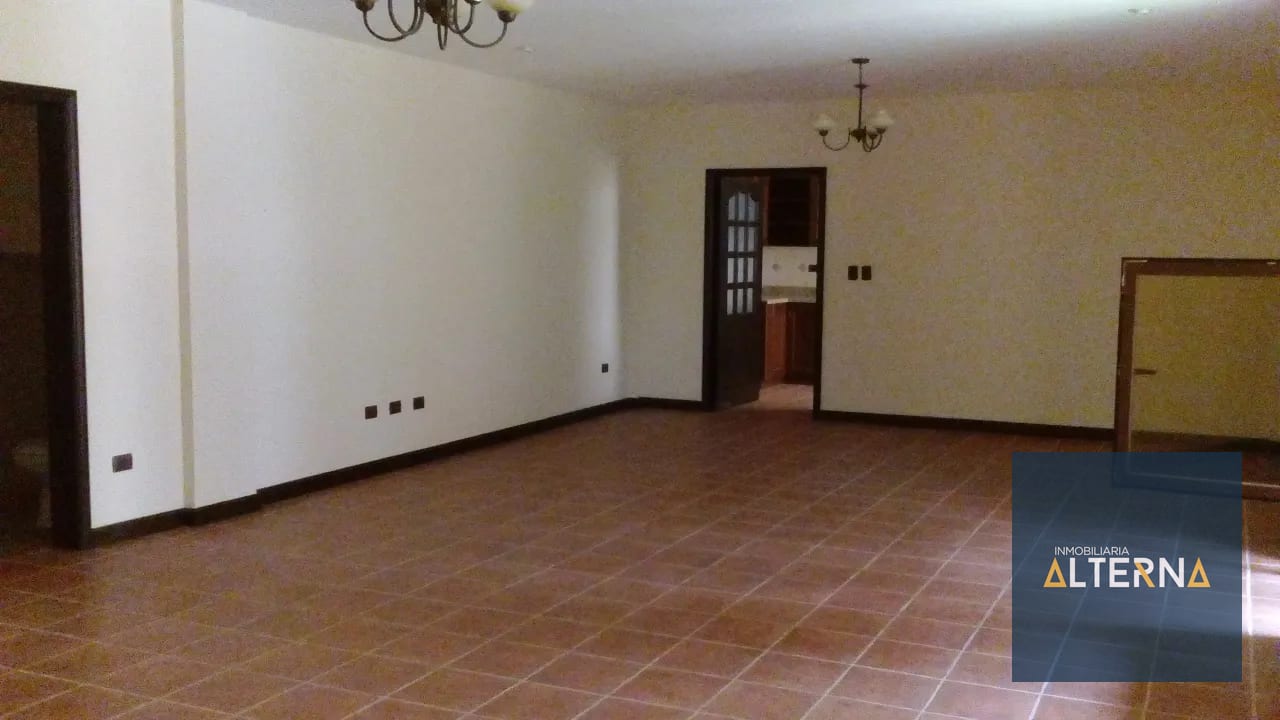 Apartamento de Primer Nivel con Jardin en Renta Zona 16 Kanajuyu a 5 M — Apartamento en Alquiler en Zona 16, Guatemala, Ciudad — foto 6 de 16