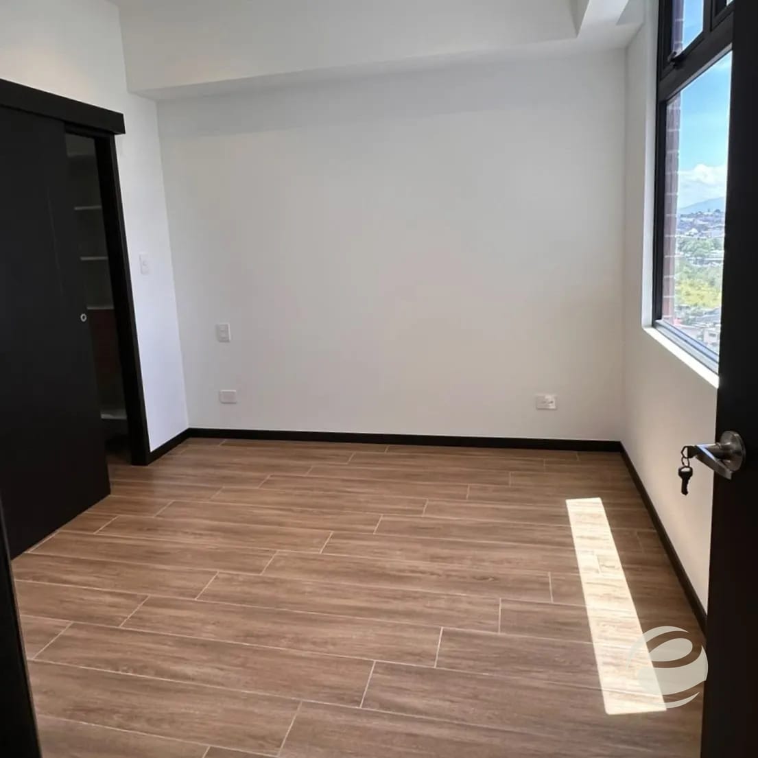 Apartamento en Renta | Edificio Marabi Zona 11 — Apartamento en Alquiler en Zona 11, Guatemala, Ciudad — foto 3 de 8