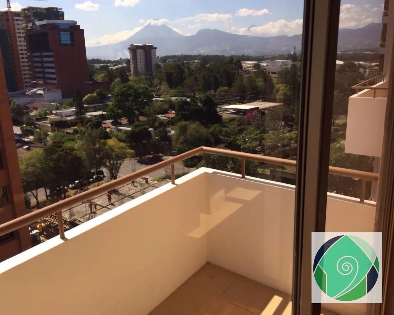 Alquier Torre Quattro Zona 14 — Apartamento en Alquiler en Torre Quattro, Zona 14, Guatemala, Ciudad — foto 2 de 4