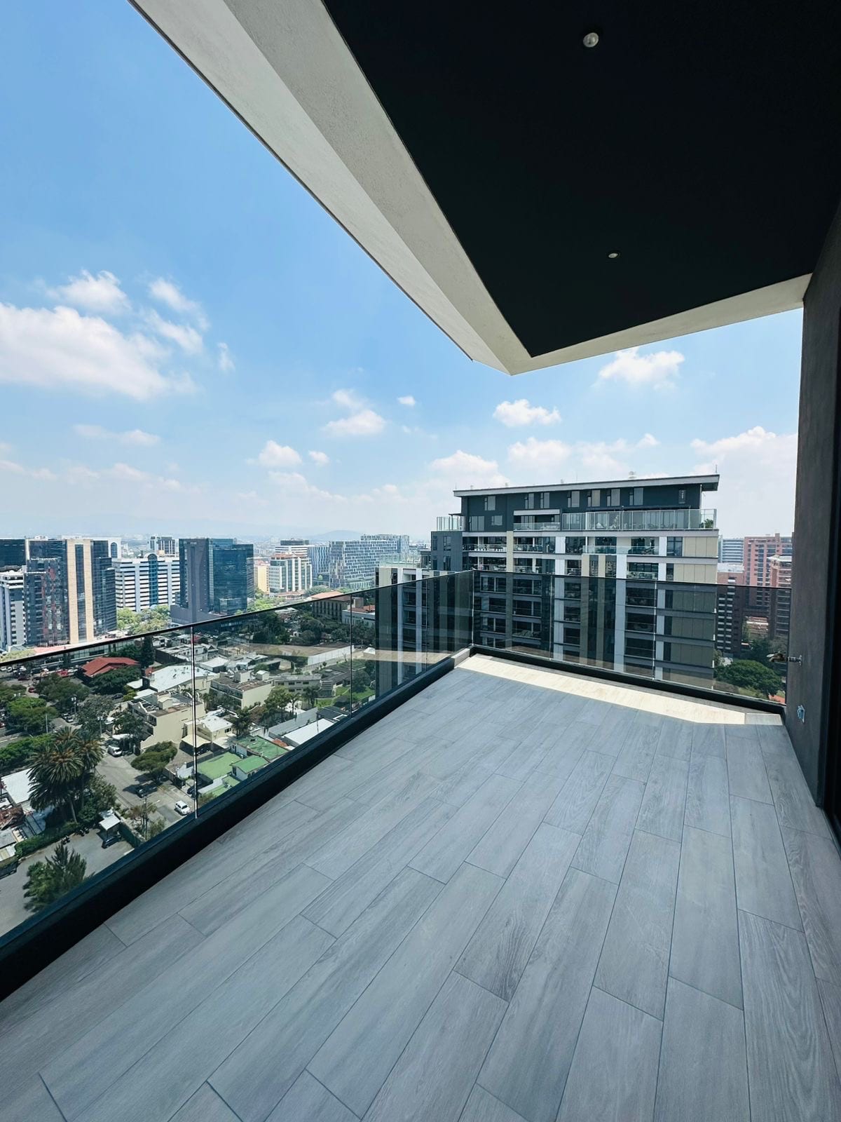 Apartamento en venta zona 10 — Apartamento en Venta en Zona 10, Guatemala, Ciudad — foto 2 de 5