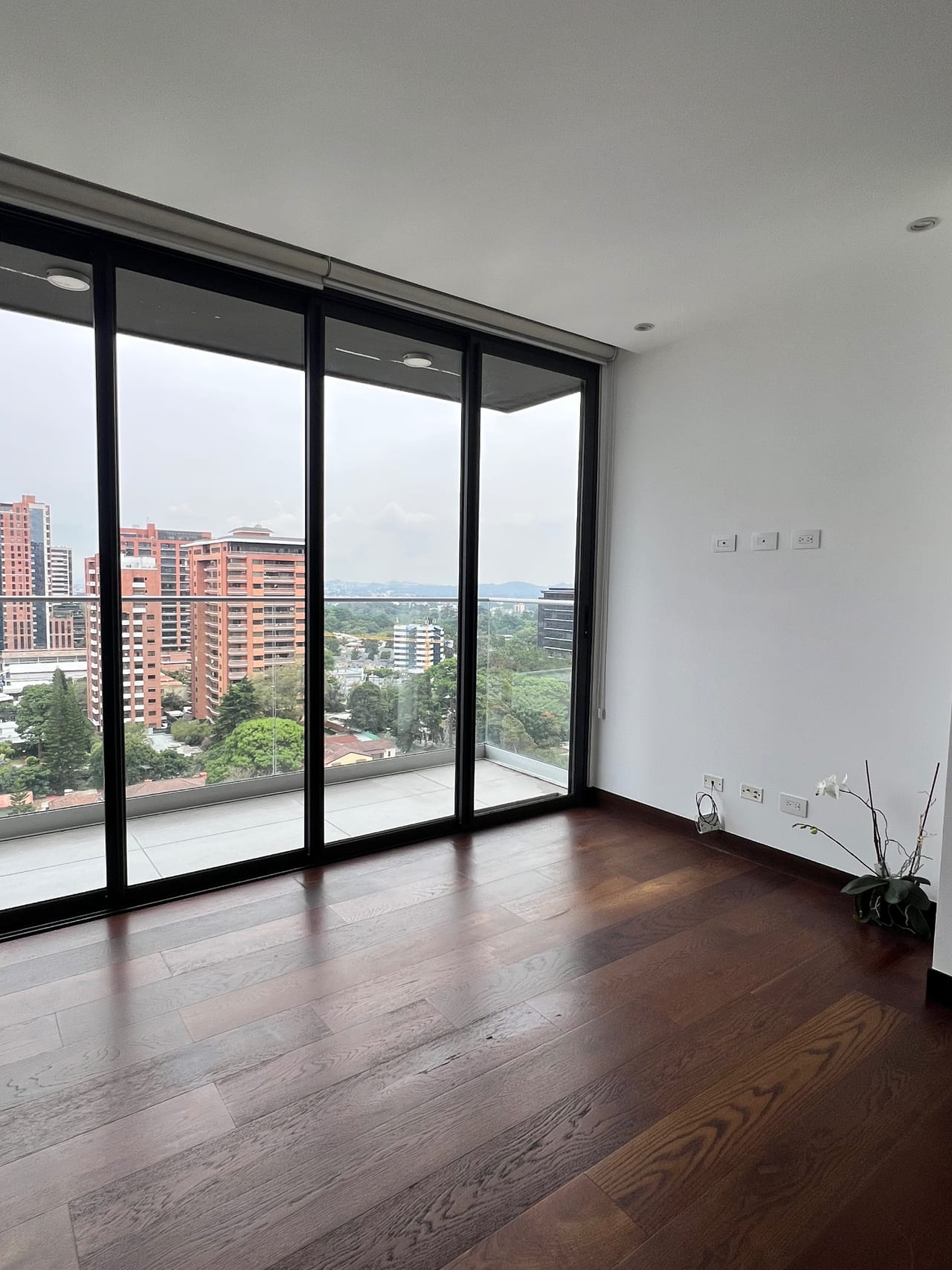Apartamento en renta zona 10 — Apartamento en Alquiler en Zona 10, Guatemala, Ciudad — foto 6 de 6