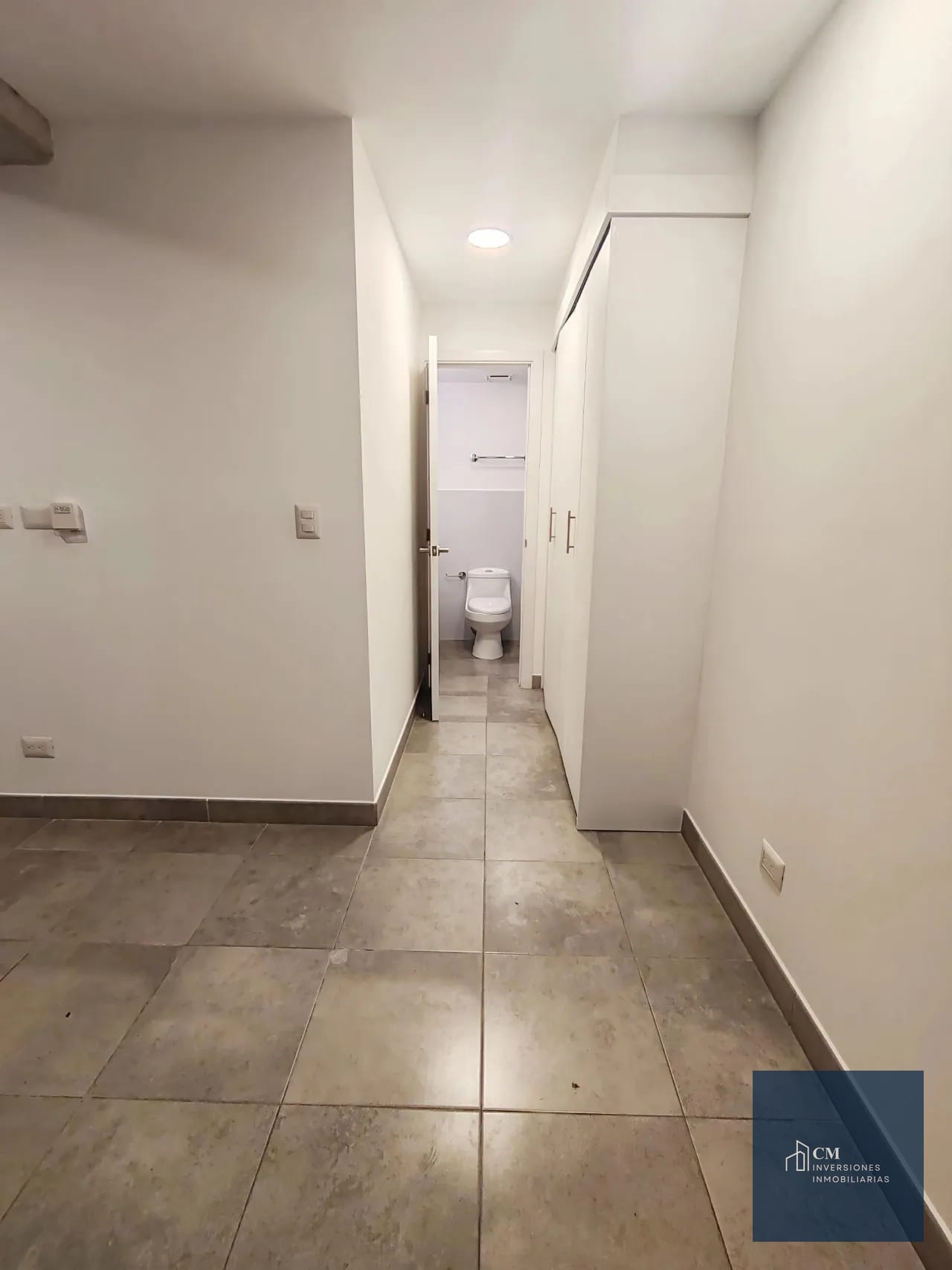 Baño — Apartamento en Zona 10: ¡Inversión inteligente en Ciudad Vieja! — Apartamento en Venta en Ciudad Vieja, Zona 10, Guatemala, Ciudad — foto 9 de 12