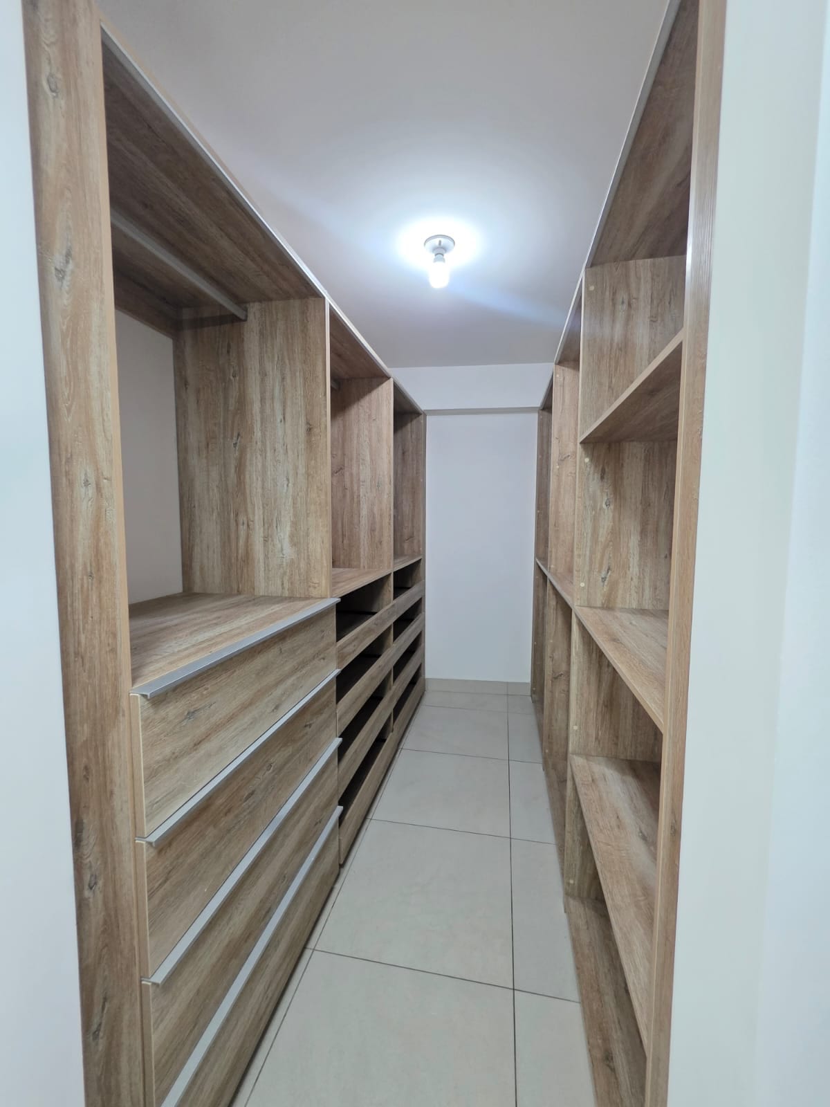 BE14 / Apartamento en Renta de 3 Habitaciones — Apartamento en Alquiler en Be14, Zona 14, Guatemala, Ciudad — foto 11 de 12