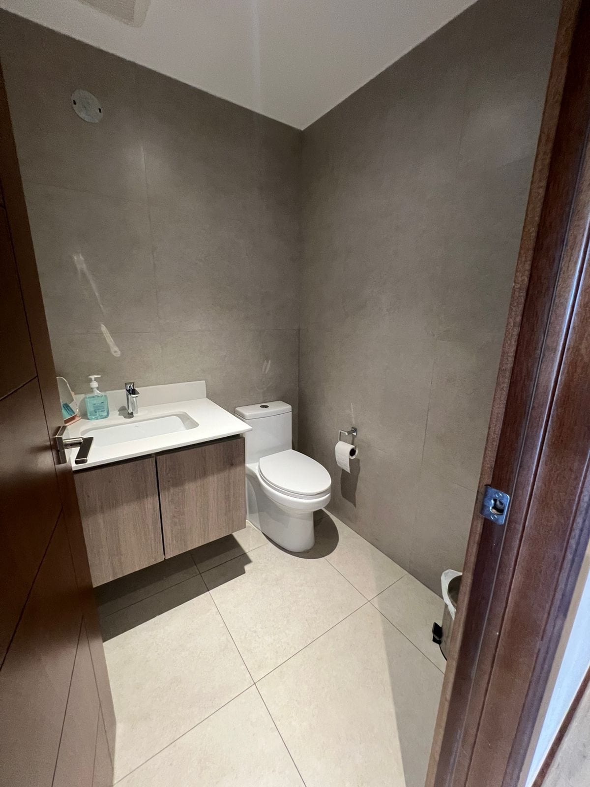 Reserva Diez / Renta Apartamento Amueblado de 3 Habitaciones y Cs — Apartamento en Alquiler en Reserva Diez, Zona 10, Guatemala, Ciudad — foto 12 de 14
