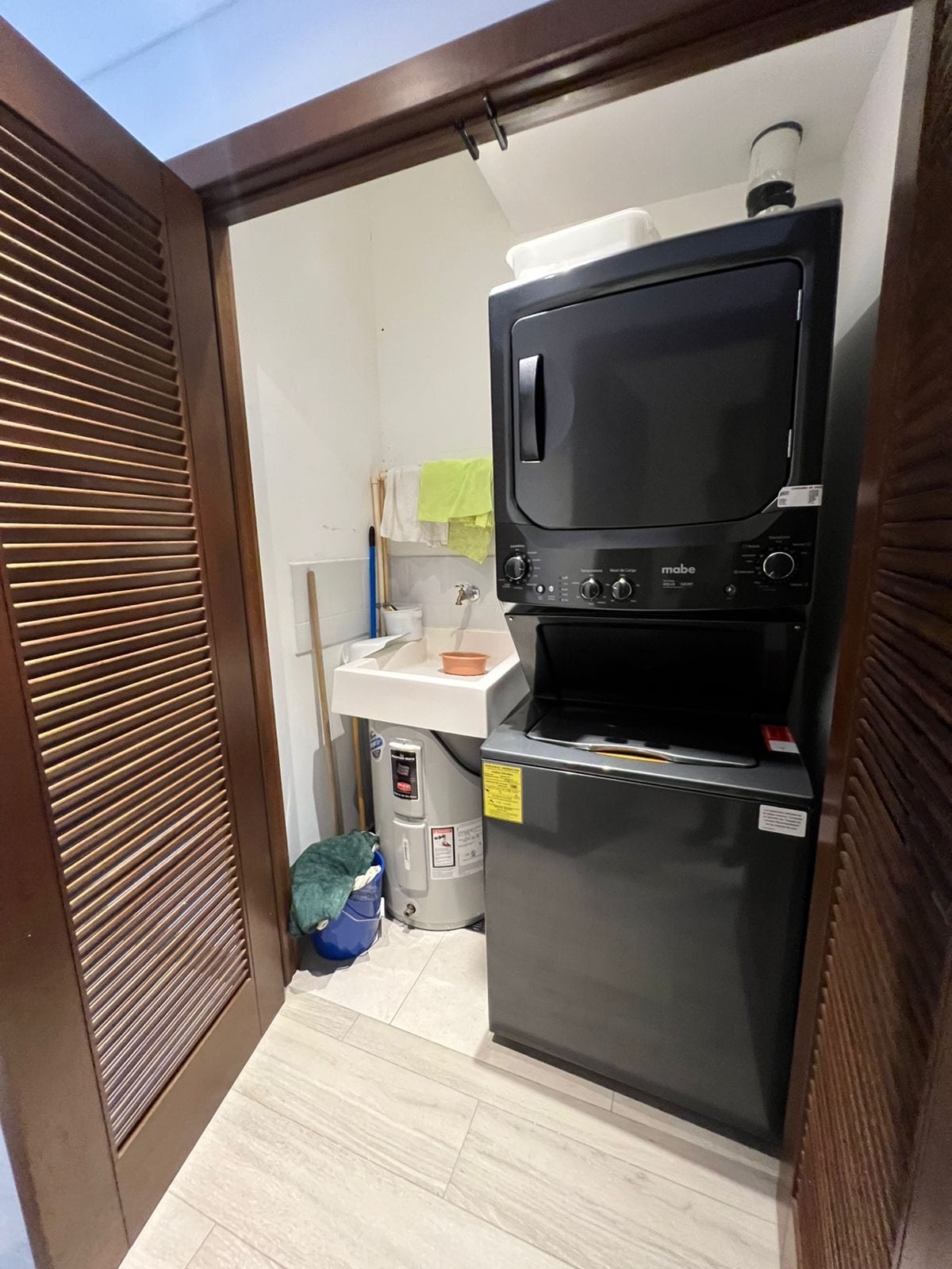 Reserva Diez / Renta Apartamento Amueblado de 3 Habitaciones y Cs — Apartamento en Alquiler en Reserva Diez, Zona 10, Guatemala, Ciudad — foto 13 de 14