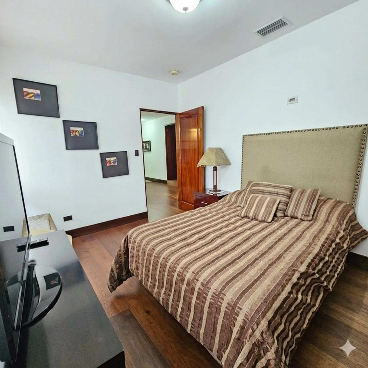 Apartamento amueblado en renta zona 10 Morada del Acueducto 3 habitaci — Apartamento en Alquiler en Moradas del Acueducto, Zona 10, Guatemala, Ciudad — foto 6 de 10