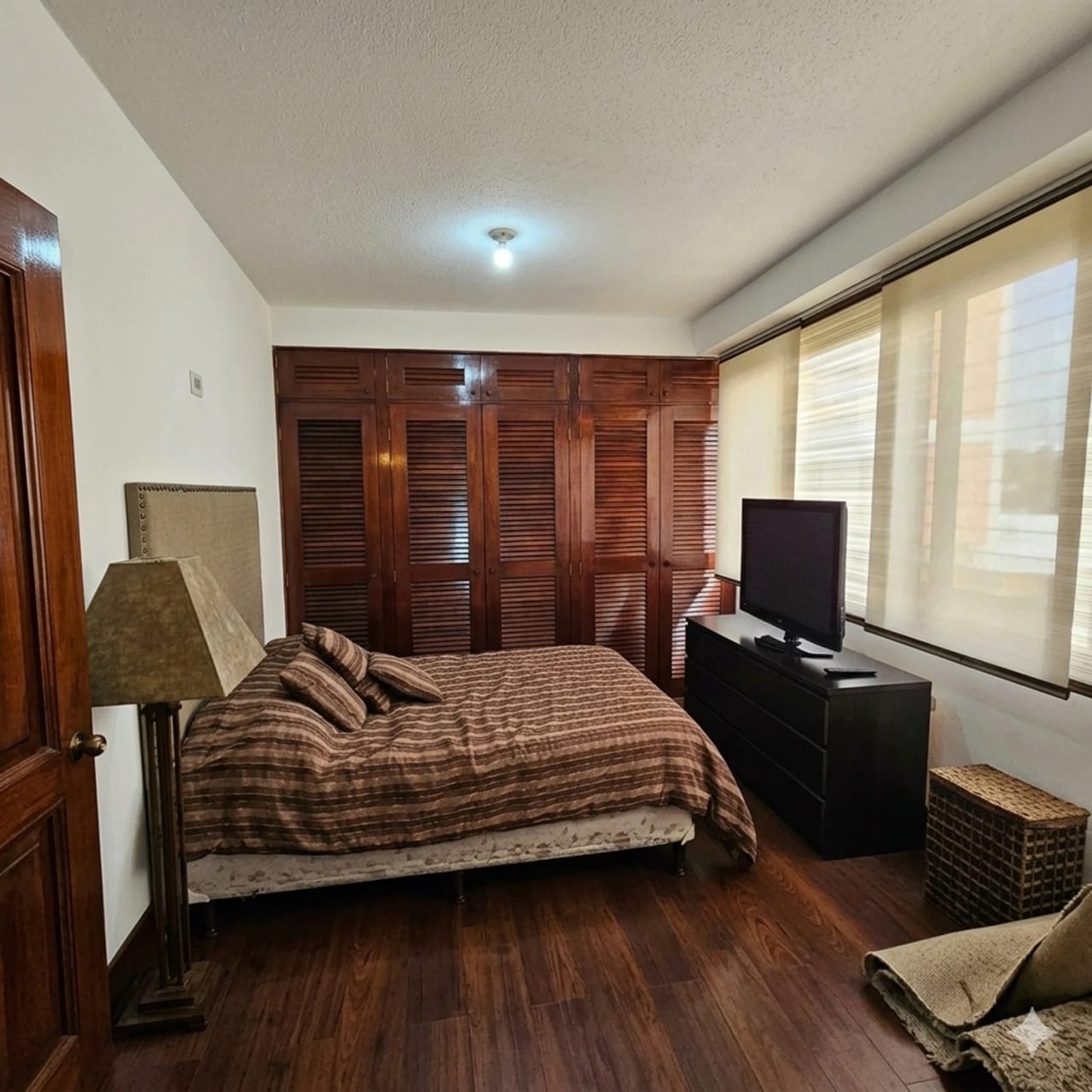 Apartamento amueblado en renta zona 10 Morada del Acueducto 3 habitaci — Apartamento en Alquiler en Moradas del Acueducto, Zona 10, Guatemala, Ciudad — foto 8 de 10