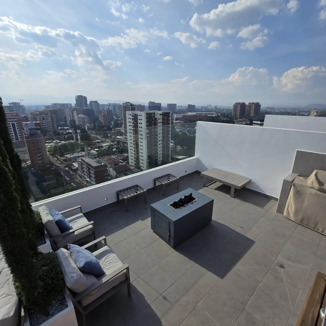 Apartamento en renta zona 10 Casalini 2 habitaciones + 2 parqueos — Apartamento en Alquiler en Casalini Diagonal 6, Zona 10, Guatemala, Ciudad — foto 1 de 11