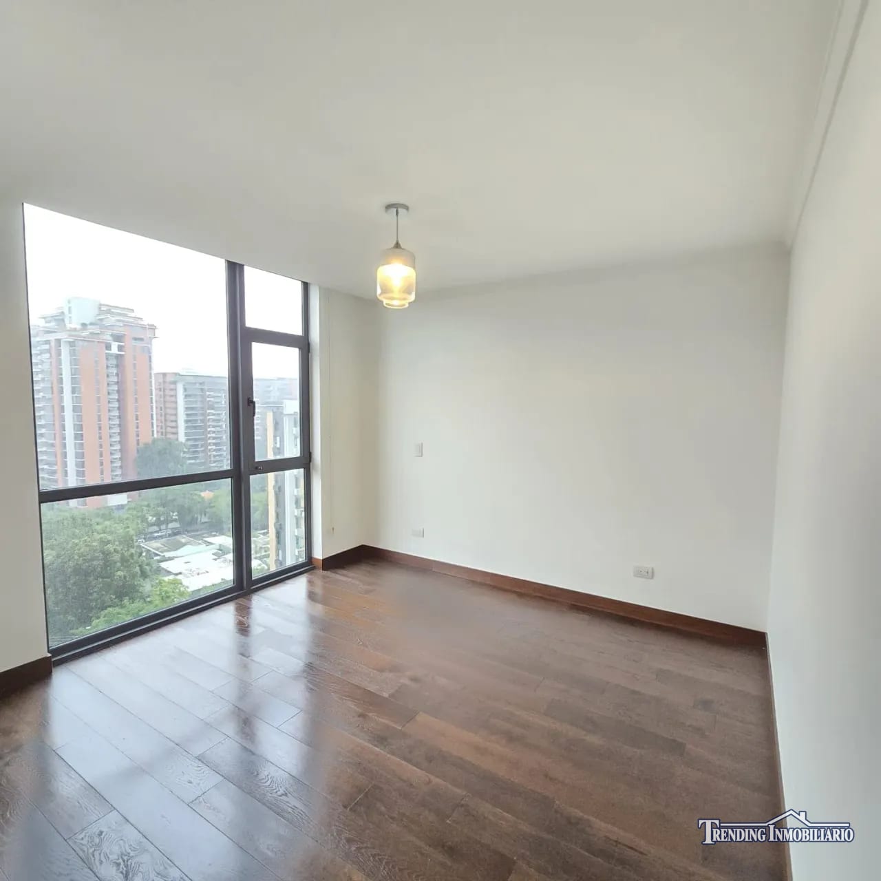 Apartamento en renta Zona 14, Ikonia de 3 habitaciones + 3 parqueos — Apartamento en Alquiler en Ikonia, Zona 14, Guatemala, Ciudad — foto 5 de 9