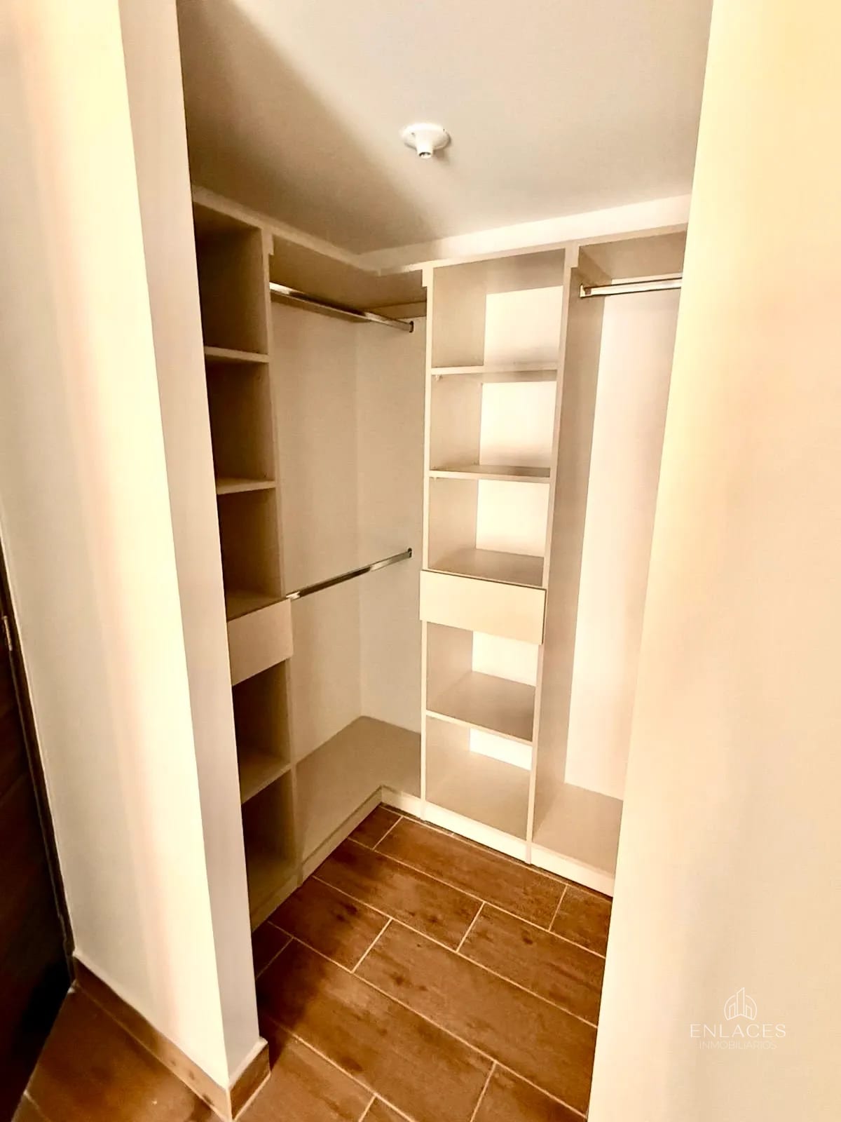 Zona 4 • Apartamento en Venta • Edificio Modra II — Apartamento en Venta en Modra II, Zona 4, Guatemala, Ciudad — foto 7 de 13