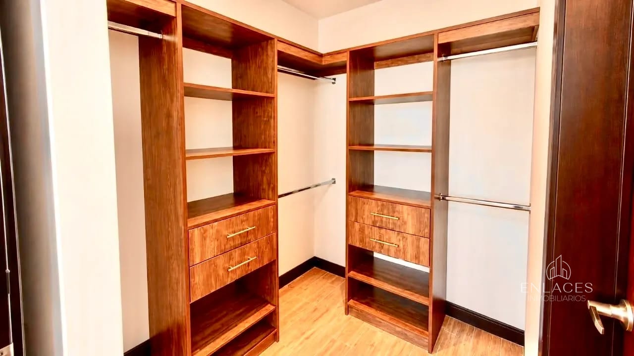 Zona 10 • Apartamento en Venta • Edificio Marqués de Oakland — Apartamento en Venta en Marques de Oakland, Zona 10, Guatemala, Ciudad — foto 9 de 11