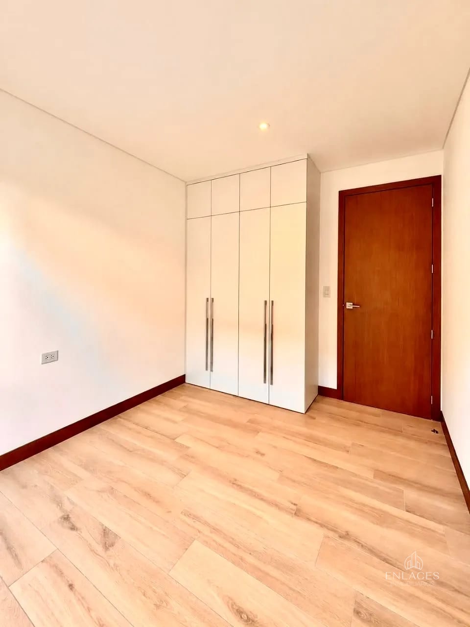 Zona 10 • Apartamento Nuevo en Renta • Edificio Ferré Diez — Apartamento en Alquiler en Ferré Diez, Zona 10, Guatemala, Ciudad — foto 10 de 11