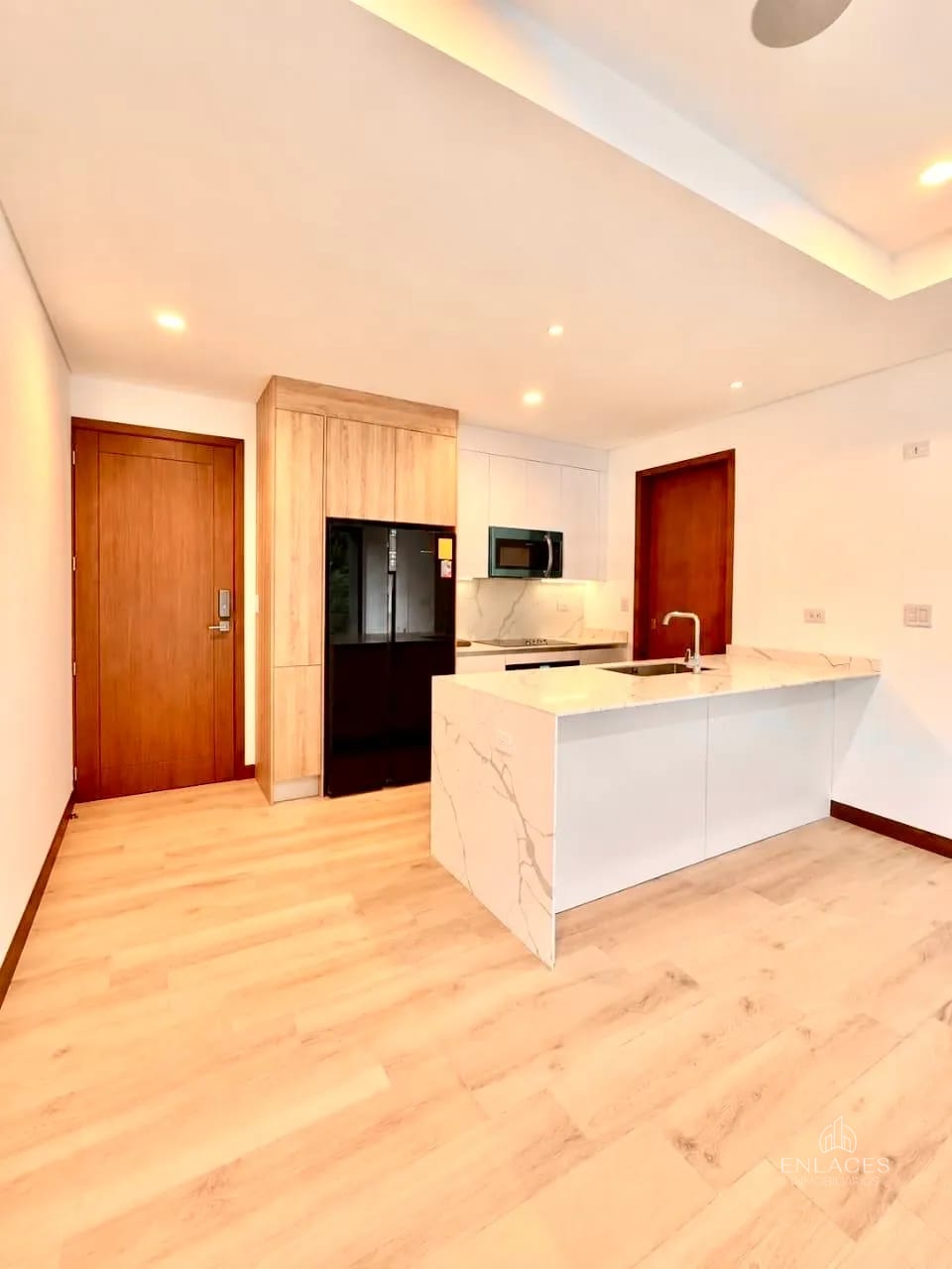 Zona 10 • Apartamento Nuevo en Renta • Edificio Ferré Diez — Apartamento en Alquiler en Ferré Diez, Zona 10, Guatemala, Ciudad — foto 1 de 11