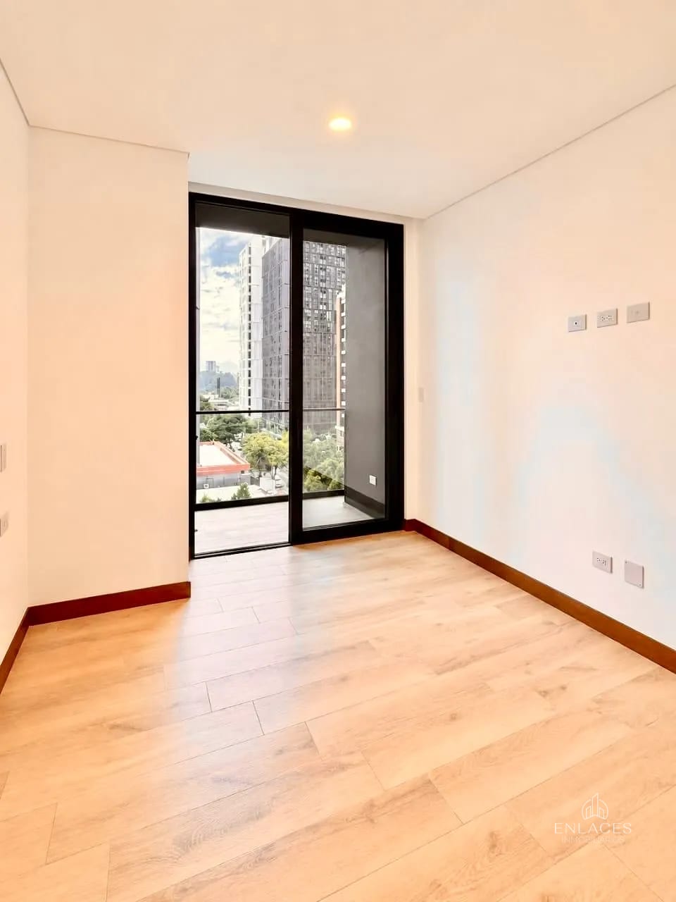 Zona 10 • Apartamento Nuevo en Renta • Edificio Ferré Diez — Apartamento en Alquiler en Ferré Diez, Zona 10, Guatemala, Ciudad — foto 5 de 9