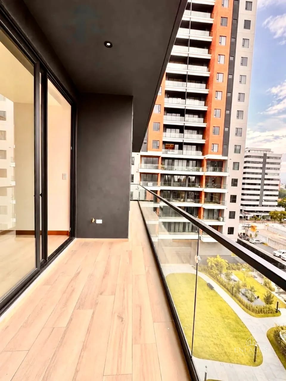 Zona 10 • Apartamento Nuevo en Renta • Edificio Ferré Diez — Apartamento en Alquiler en Ferré Diez, Zona 10, Guatemala, Ciudad — foto 4 de 9