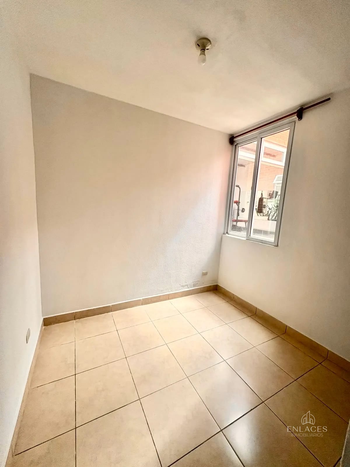 Zona 14 • Apartamento en Renta • Real de Fiallos — Apartamento en Alquiler en Real de los Fiallos, Zona 14, Guatemala, Ciudad — foto 4 de 7