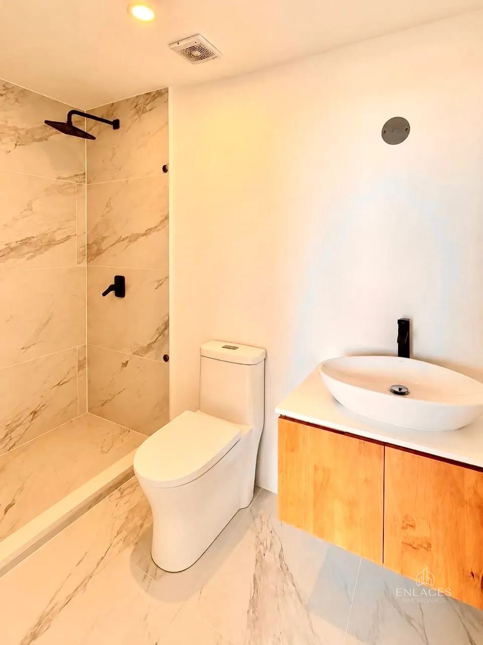 Zona 5 • Apartamento en Renta • Edificio Céntrico — Apartamento en Alquiler en Céntrico, Zona 5, Guatemala, Ciudad — foto 6 de 11