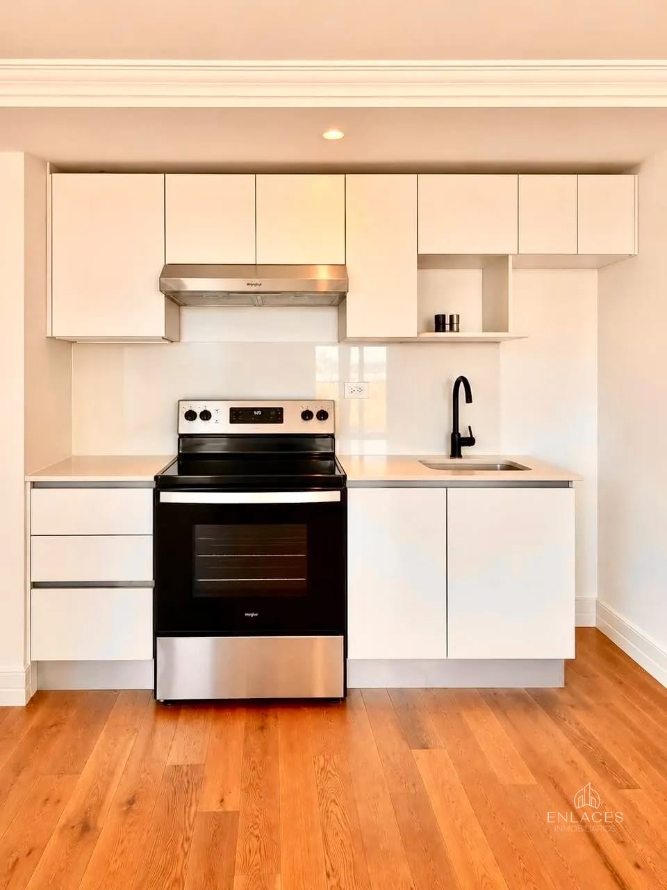 Zona 5 • Apartamento en Renta • Edificio Céntrico — Apartamento en Alquiler en Céntrico, Zona 5, Guatemala, Ciudad — foto 1 de 11