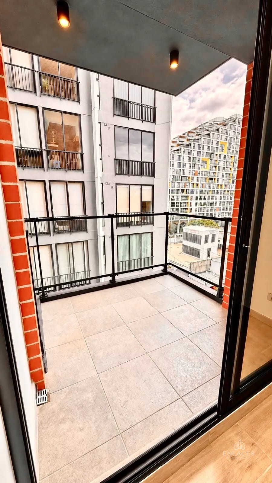 Zona 4 • Apartamento en Renta • Edificio Modra, Torre 3 — Apartamento en Alquiler en Modra, Zona 4, Guatemala, Ciudad — foto 4 de 14
