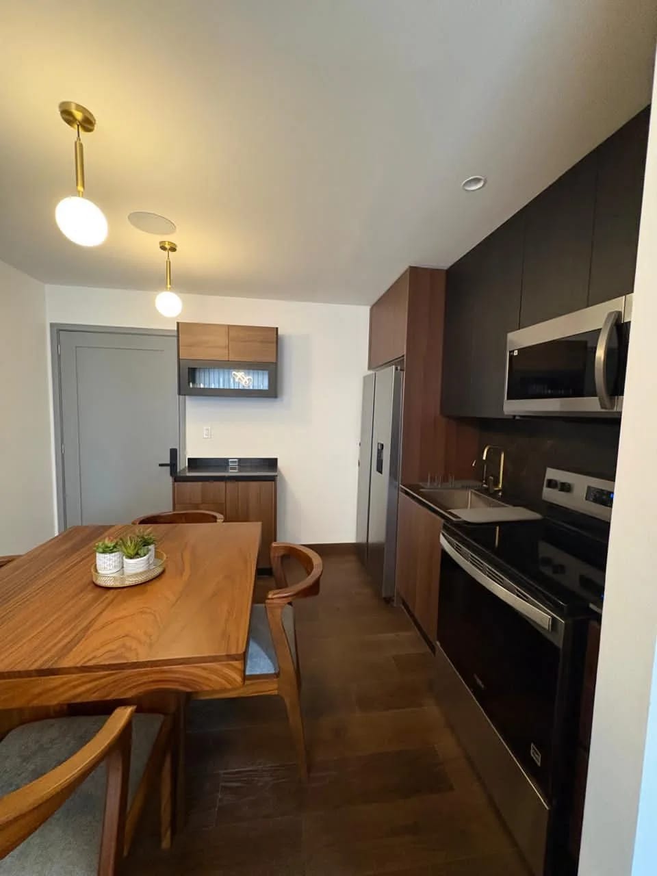 ATARAH AMUEBLADO APARTAMENTO PARA ESTRENAR EN ZONA 10 EN RENTA — Apartamento en Alquiler en Atarah, Zona 10, Guatemala, Ciudad — foto 4 de 14