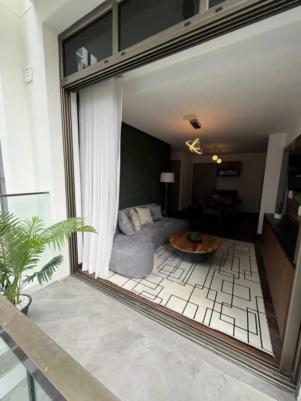 ATARAH AMUEBLADO APARTAMENTO PARA ESTRENAR EN ZONA 10 EN RENTA — Apartamento en Alquiler en Atarah, Zona 10, Guatemala, Ciudad — foto 5 de 14
