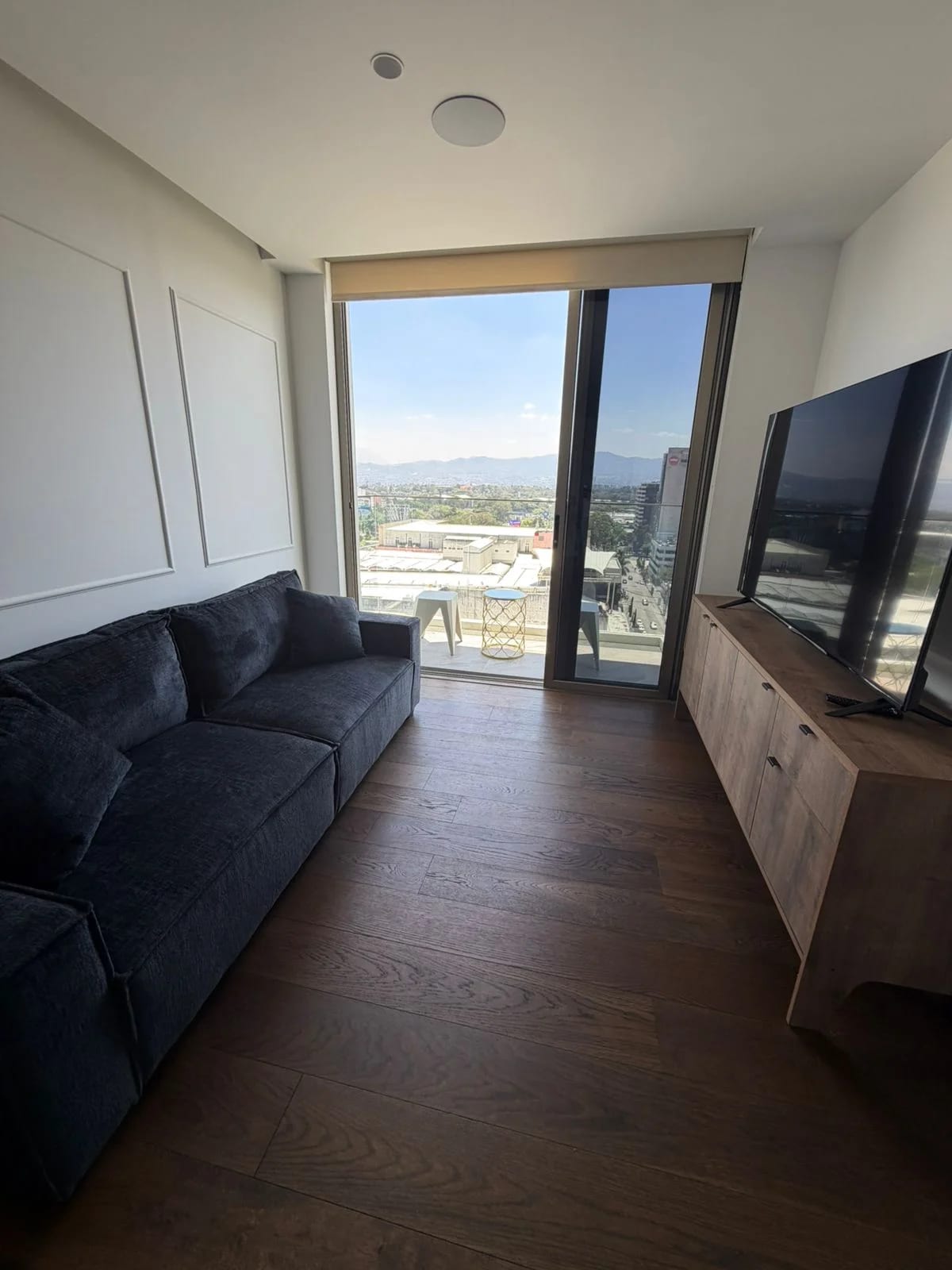 Apartamento amueblado en Zona 10 — Apartamento en Alquiler en Zona 10, Guatemala, Ciudad — foto 1 de 10