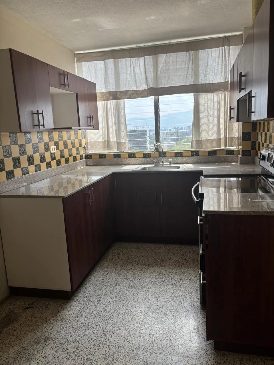 Apartamento en Zona 10 — Apartamento en Alquiler en Zona 10, Guatemala, Ciudad — foto 3 de 10