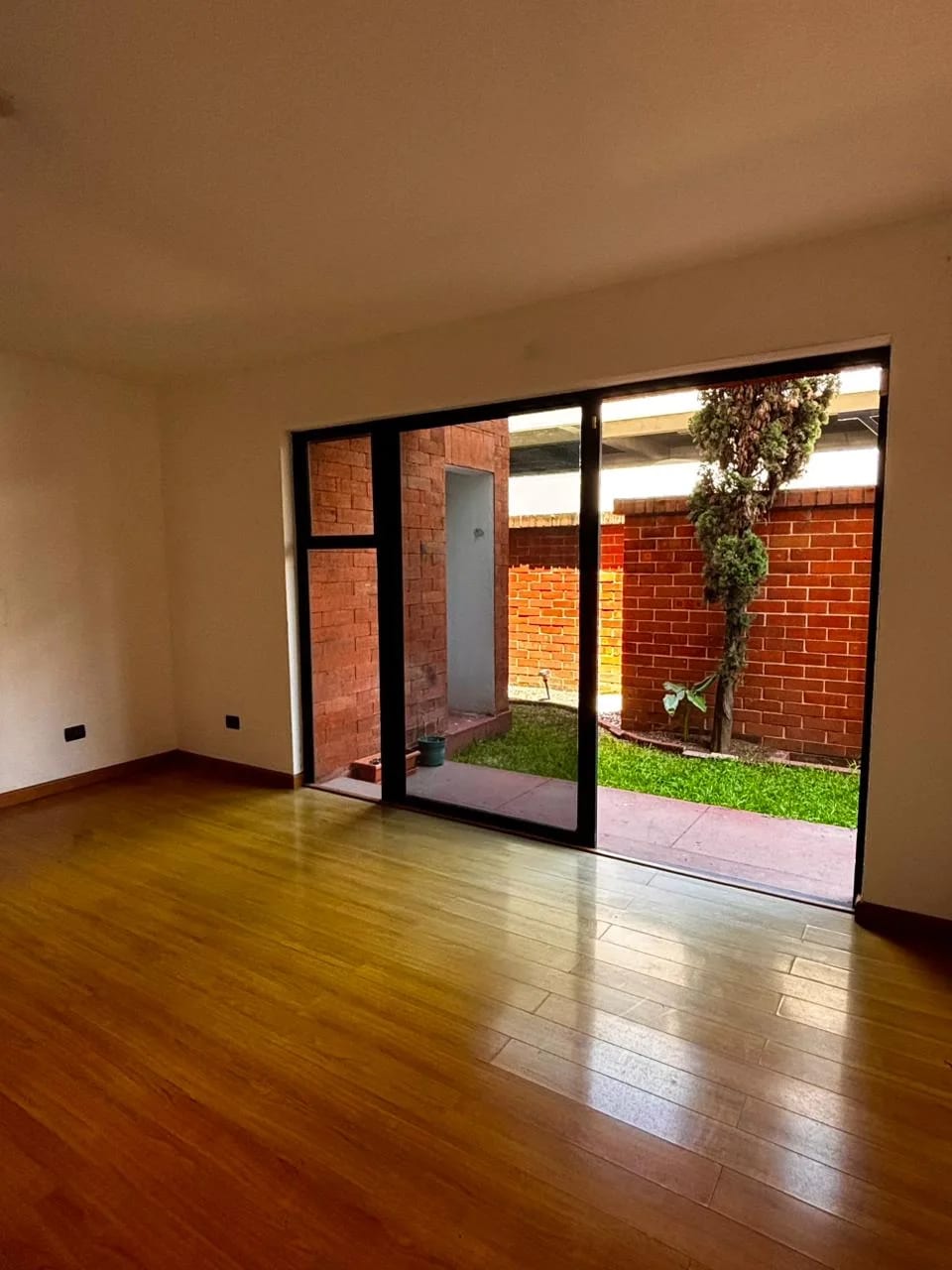 Apartamento con jardín en Las Charcas, Zona 11 — Apartamento en Alquiler en Zona 11, Guatemala, Ciudad — foto 10 de 10