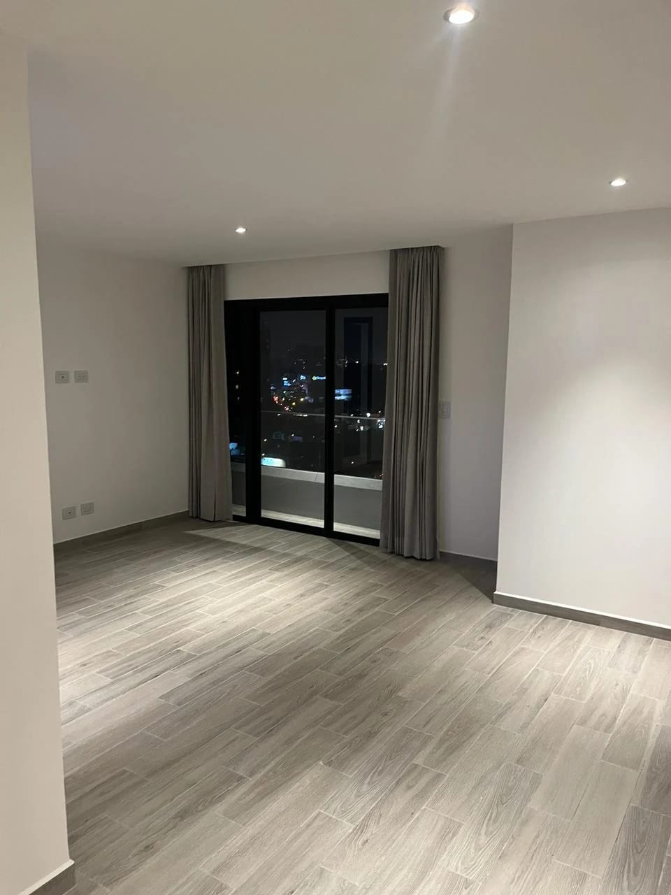 Apartamento en Zona 10 — Apartamento en Alquiler en Zona 10, Guatemala, Ciudad — foto 1 de 7